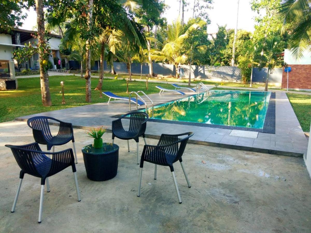 Temple Pond Villa Colombo พิลิยันเดเล ภายนอก รูปภาพ
