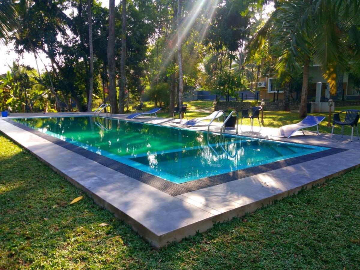 Temple Pond Villa Colombo พิลิยันเดเล ภายนอก รูปภาพ